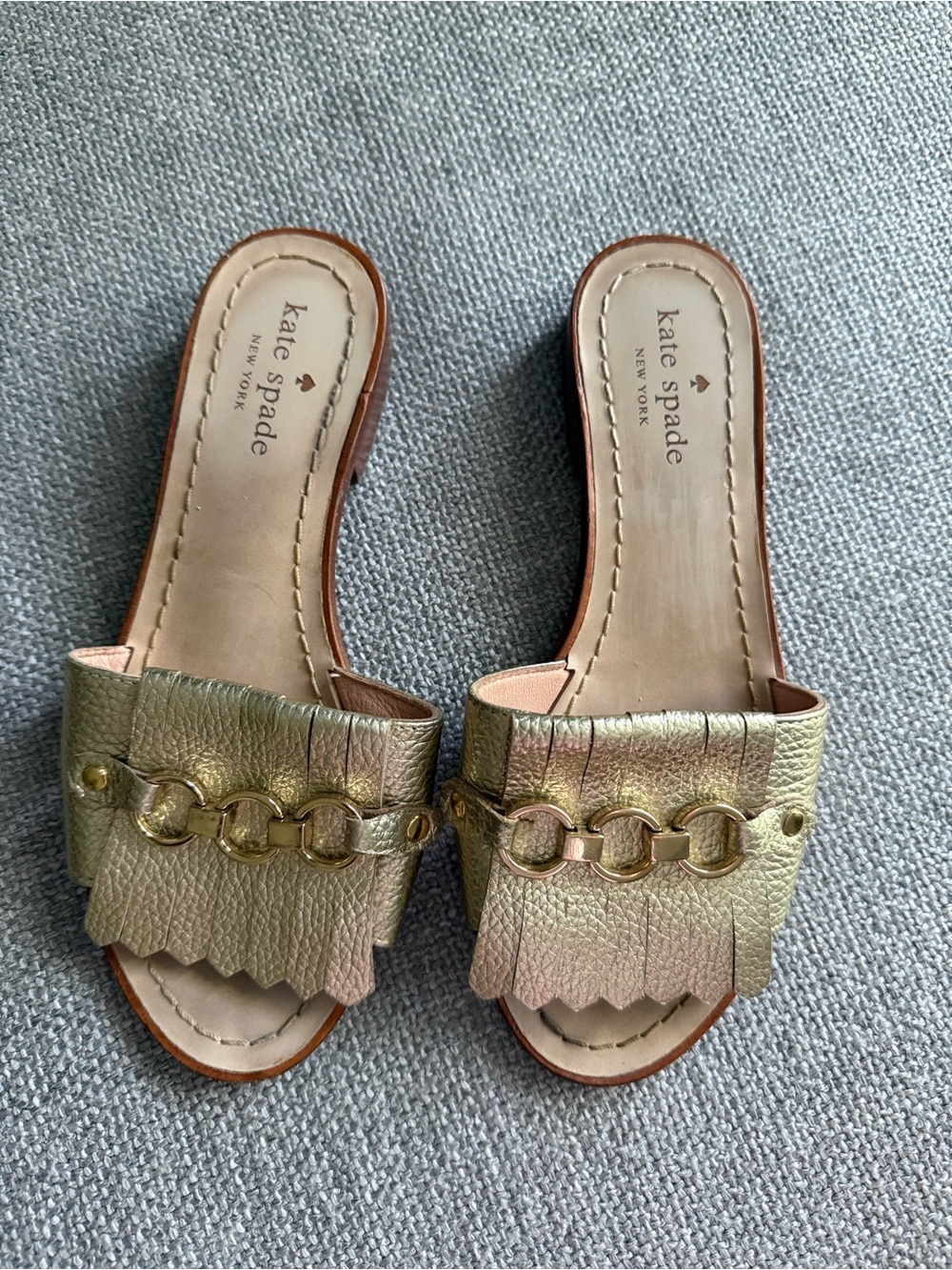 Kate Spade New York Brie metallic gold leather slides - Picture 2 of 4